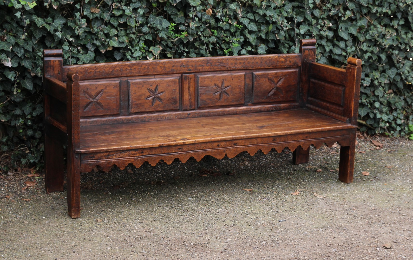 antike-spanische-sitzbank